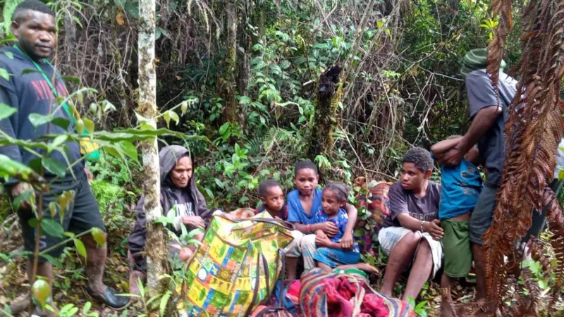 kado-natal-terburuk-untuk-orang-papua039--warga-mengungsi-usai-pengerahan-militer