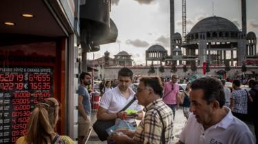 Sentimen Anti-Amerika di Turki Menguat: Dolar Dibakar, iPhone Dihancurkan...