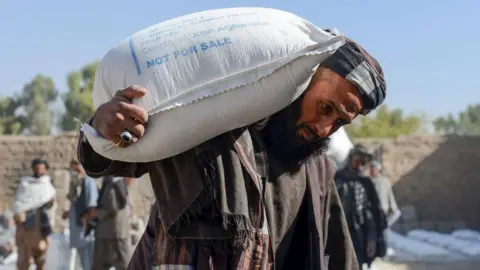 Krisis Afghanistan: Bagaimana Bantuan Kemanusiaan Ini Sampai Ke Warga?