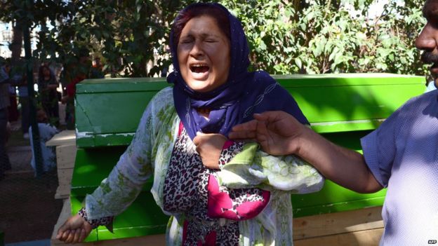 Kabar Bahagia,Suruc massacre: At least 30 killed in Turkey border blast