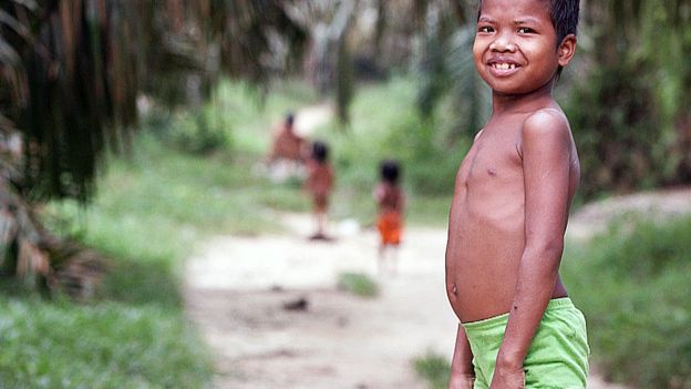 Orang Rimba masuk Islam demi KTP: 'Kini mereka mengenal Tuhan' kata Menteri Khofifah