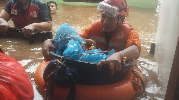 Banjir Jakarta dan sekitarnya: Belasan meninggal