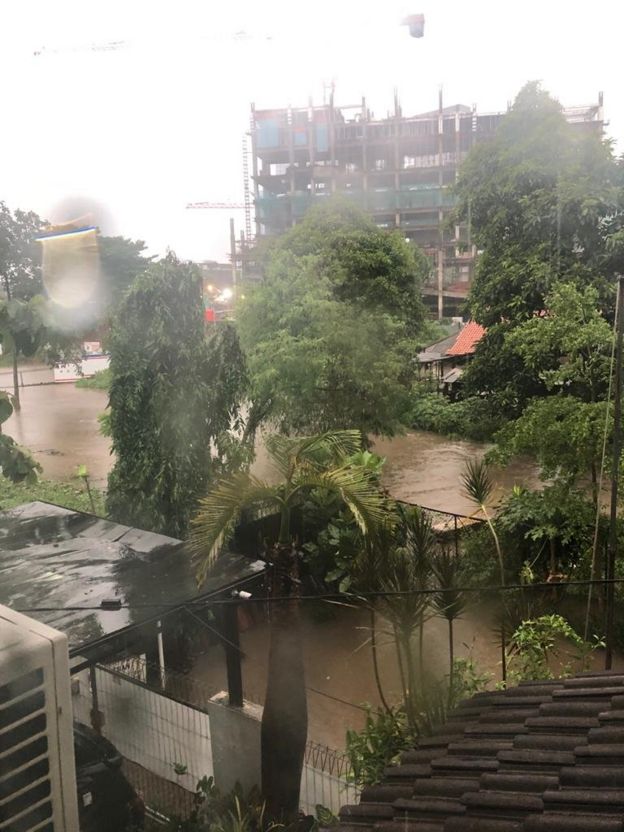 Banjir Jakarta dan sekitarnya menyebabkan 'setidaknya delapan orang meninggal dunia'