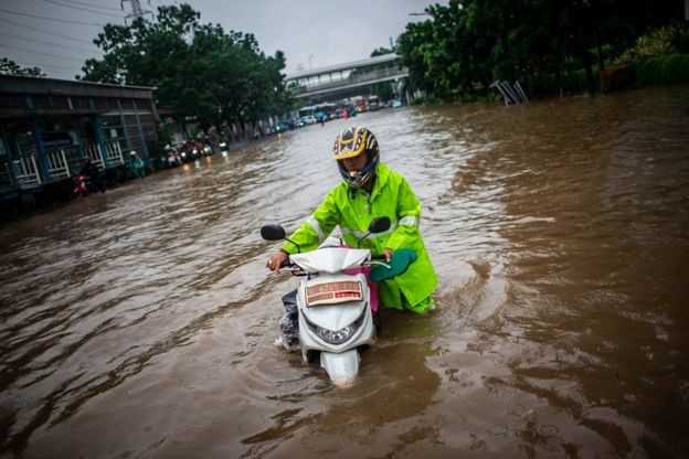 Banjir Jakarta dan sekitarnya menyebabkan 'setidaknya delapan orang meninggal dunia'