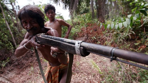 Orang Rimba masuk Islam demi KTP: 'Kini mereka mengenal Tuhan' kata Menteri Khofifah