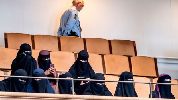 Denmark melarang penggunaan cadar di tempat umum: 'Saya tidak akan lepas cadar'