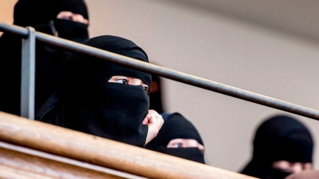 Denmark melarang penggunaan cadar di tempat umum: 'Saya tidak akan lepas cadar'