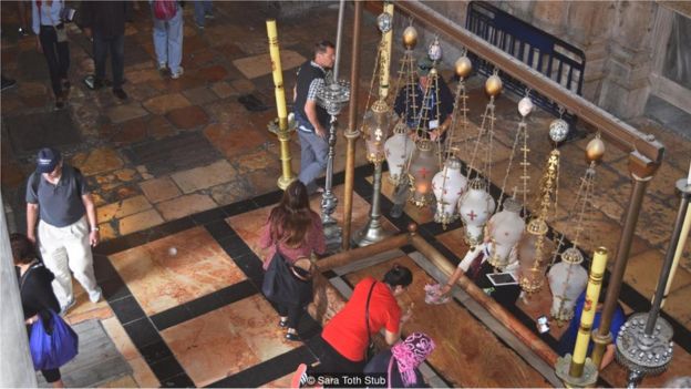 Kisah dua keluarga muslim penjaga pintu gereja di Yerusalem