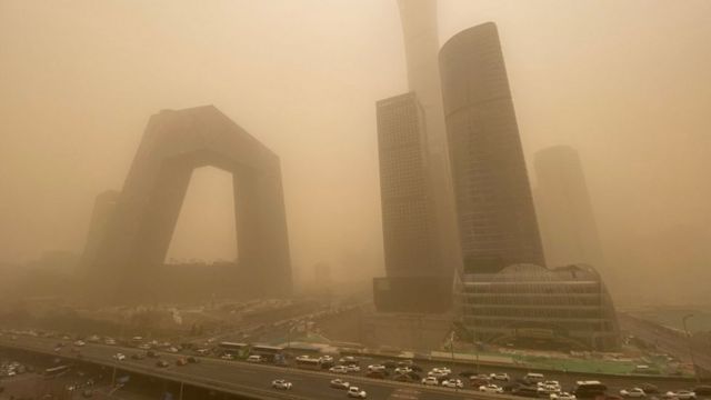 Ketika badai pasir terbesar melanda Beijing di tengah polusi parah