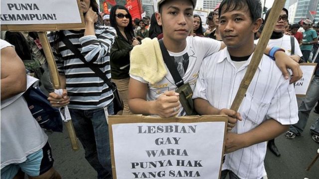 'Pesta gay': Polisi kenakan pasal muncikari dan pornografi ke kelompok LGBT, pakar...