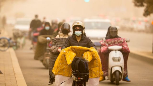 Ketika badai pasir terbesar melanda Beijing di tengah polusi parah