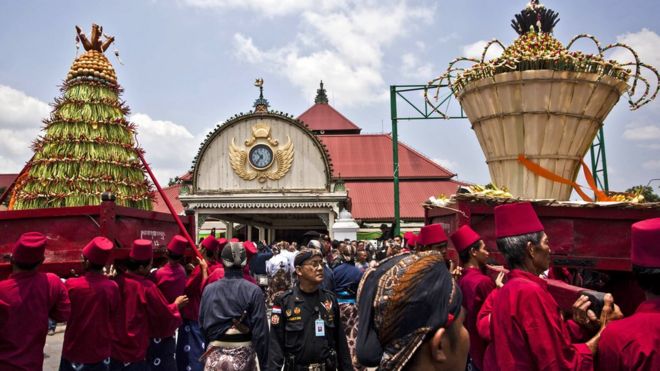 Pelit Tanah, Makamnya Sempit & Kekeringan
