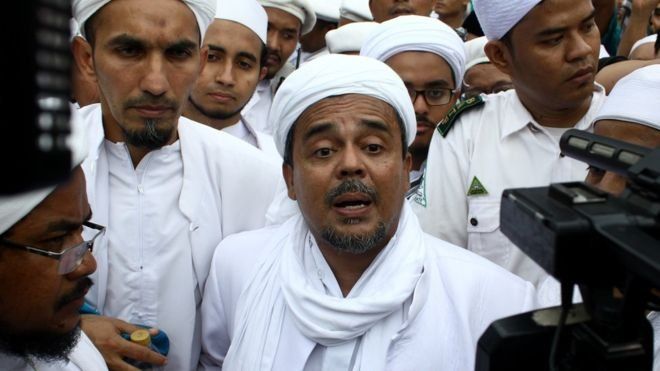 (BBC) Saat pulang, Habib Rizieq Shihab 'berharap disambut spt Ayatullah Khomeini'