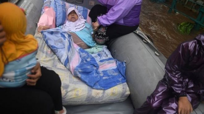 banjir-jakarta-dan-sekitarnya-belasan-meninggal