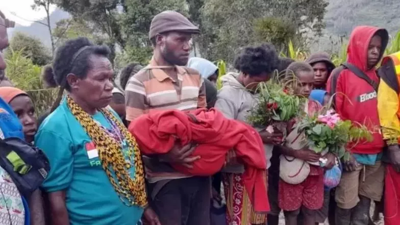 Warga Papua kelaparan hingga pengungsi tapi Jokowi hadiri peluncuran olahraga
