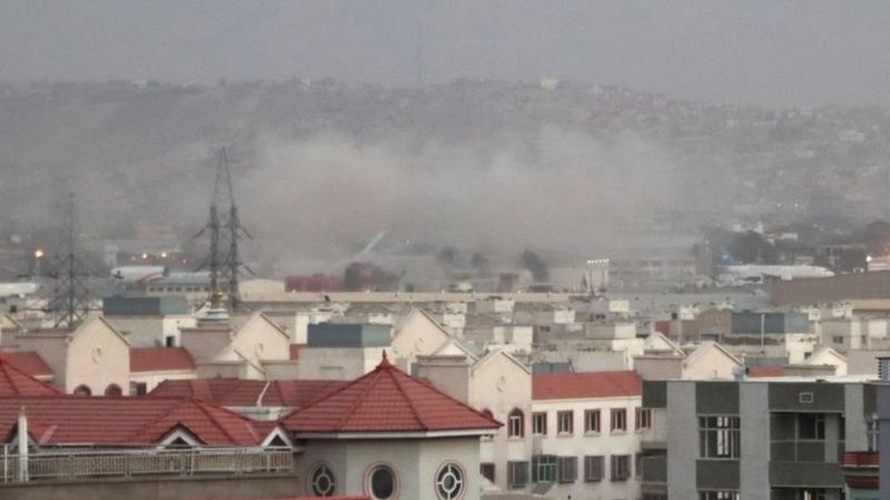 Afghanistan: Ledakan bom ganda 'tewaskan setidaknya 60 orang, termasuk 12 tentara AS