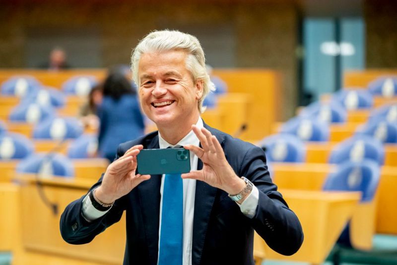 Sejarah keluarga Geert Wilders, Dideportasi Hindia Belanda, didiskriminasi Belanda