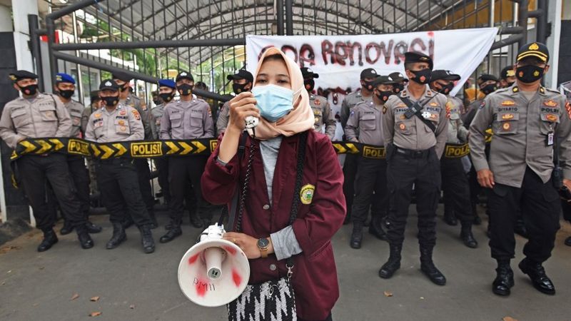 Apa konsekuensi jika draf UU yang disepakati 'diubah' dan 'tak sesuai prosedur hukum'