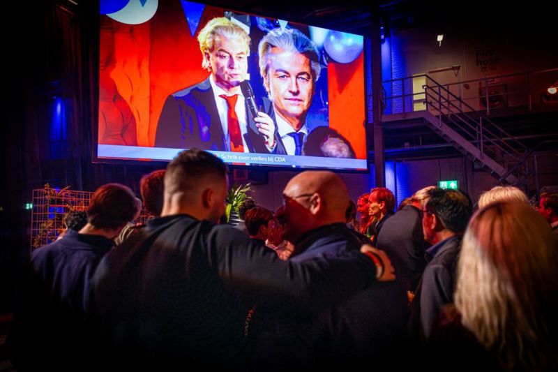 Sejarah keluarga Geert Wilders, Dideportasi Hindia Belanda, didiskriminasi Belanda