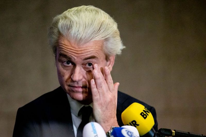 Sejarah keluarga Geert Wilders, Dideportasi Hindia Belanda, didiskriminasi Belanda