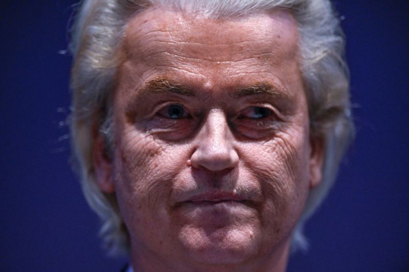 Sejarah keluarga Geert Wilders, Dideportasi Hindia Belanda, didiskriminasi Belanda