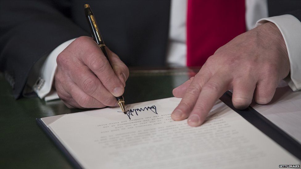 Perintah Eksekutif Donald Trump: Larang Warga dari 7 Negara Muslim Masuk AS ,dll