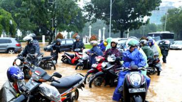 Jakarta terancam rob, daerah lain terancam hujan lebat