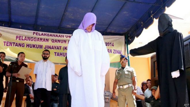 Cambuk pertama atas non-Muslim di Aceh, tak sesuai dengan syariat