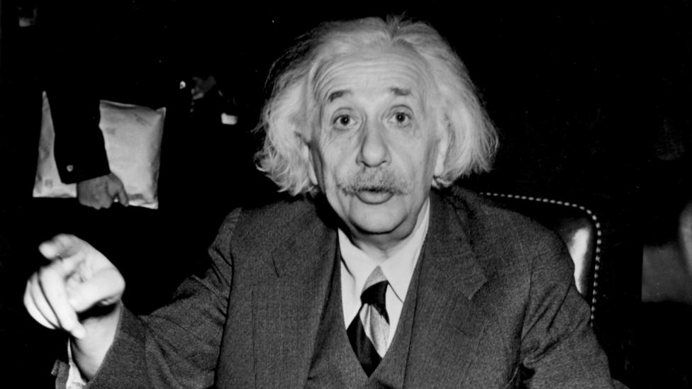 7 Kebiasaan Nyeleneh Albert Einstein Yang Katanya Mencerdaskan Otak