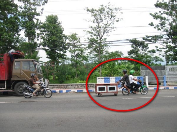 &#91;NGAKAK&#93; Foto Unik Yang Cuma Ada Di Indonesia 