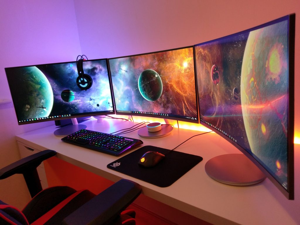 Gamer Pilih Yang Mana, Monitor Datar Atau Melengkung