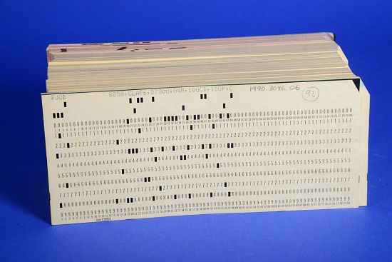 teknologi-penyimpanan-data-komputer-dari-punched-cards-ke-flashdisk