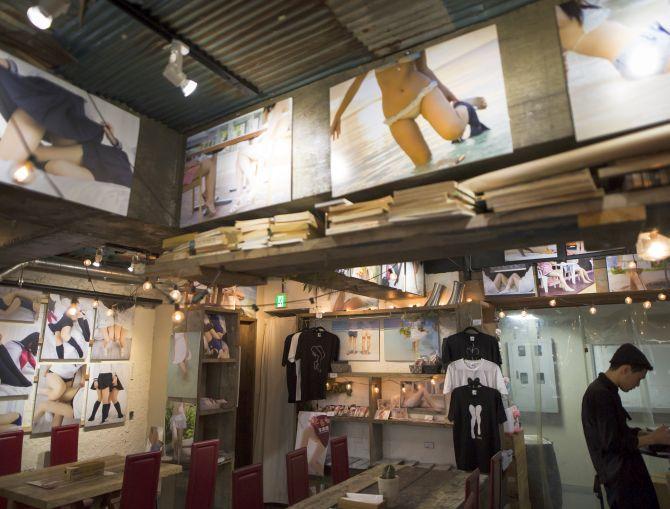 Awww...! Ada Kafe bertema 'Paha Wanita' di Jepang