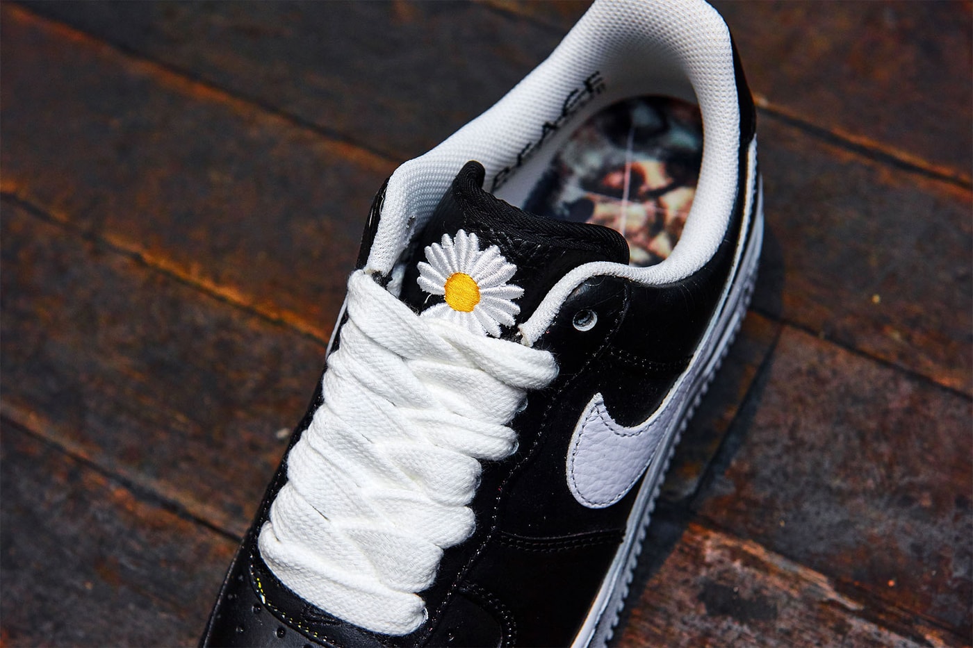 beli sepatu nike g dragon
