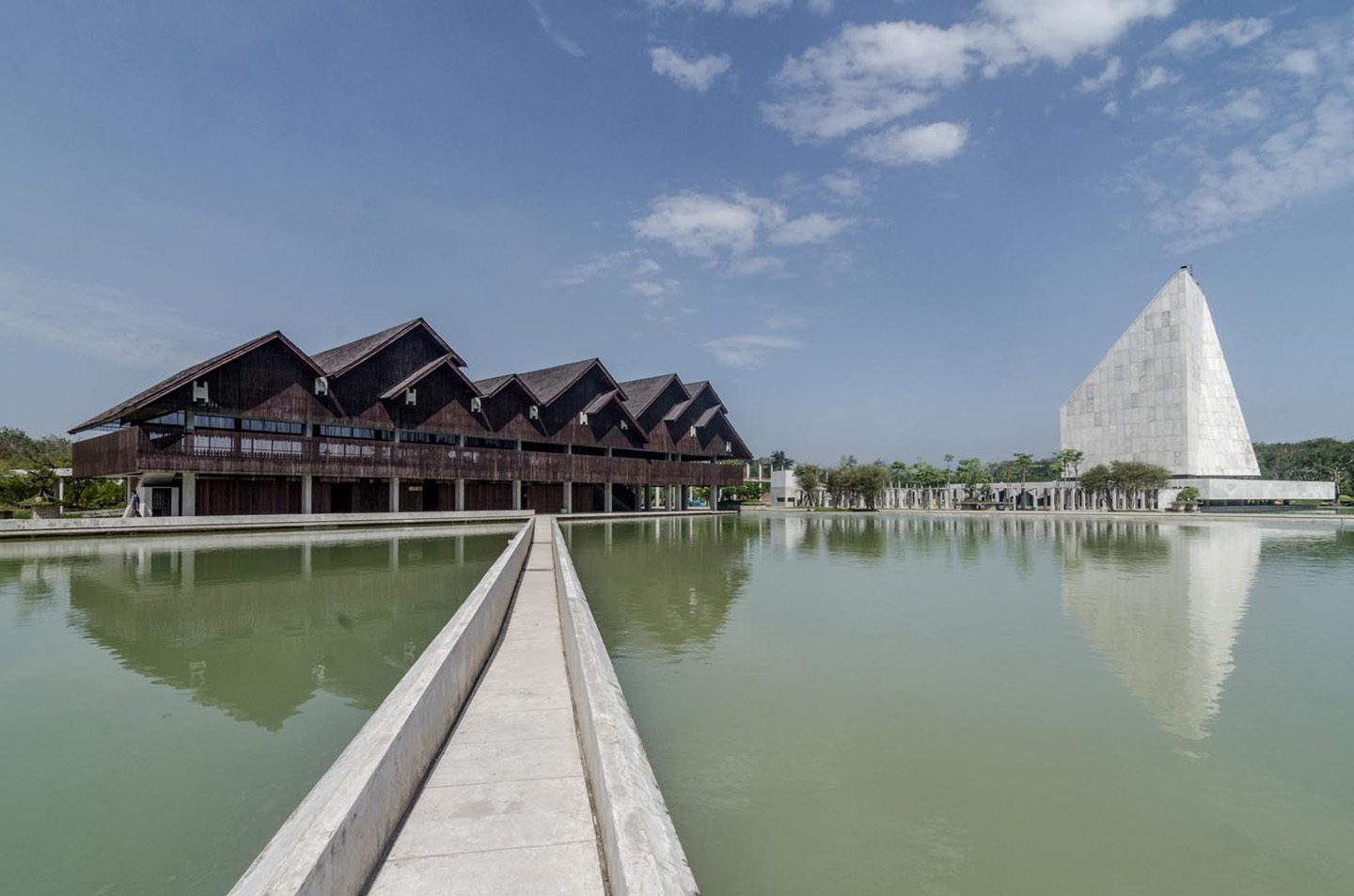 Masjid 99 Cahaya Asmaul Husna, Tempat Asik Ngabuburit di Tulang Bawang Barat Lampung!