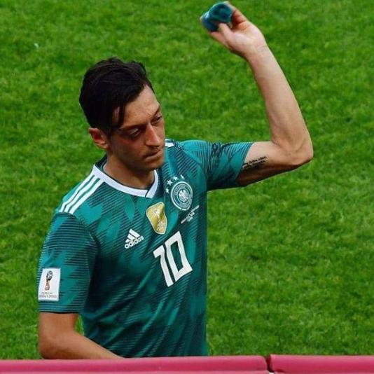 Mesut Ozil Pensiun Dari Timnas Jerman