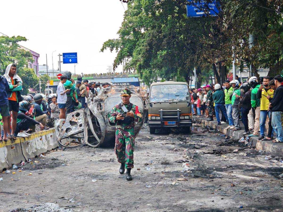 Publik Kritik Oknum Polisi yang Tepuk Tangan Saat Dengar Perintah Tembak di Tempat