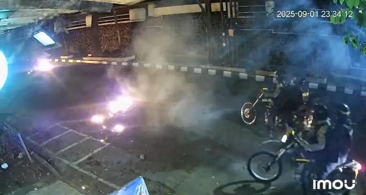 Soroti Insiden UNISBA, Ferry Irwandi: Gagal di Kota Lain, Mereka Brutal di Bandung!