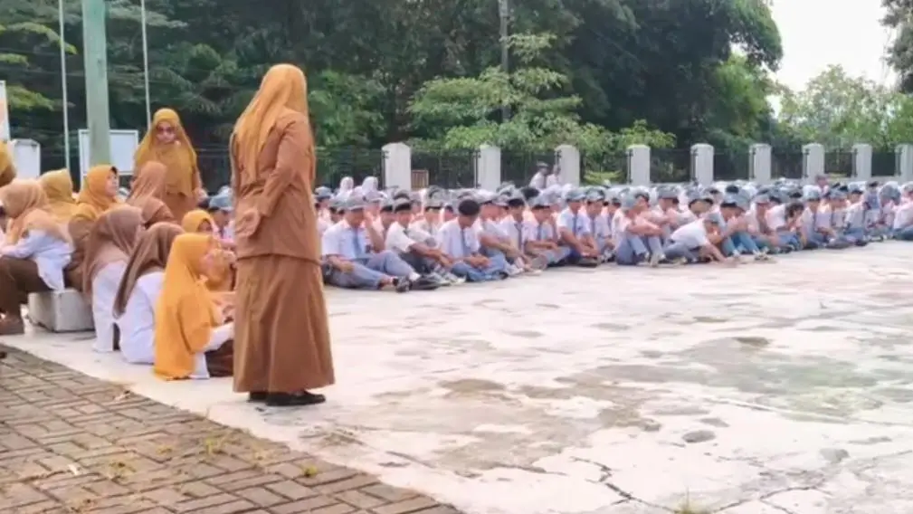 Orang Tua Bersikeras Laporkan Kepala SMAN 1 Cimarga Penampar Siswa Merokok