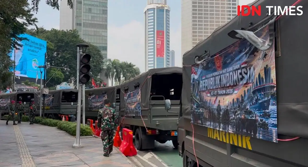 personel-polisi-marinir-siaga-jelang-demo-bem-ui-di-bundaran-hi