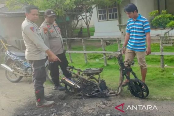 Siswa Sontoloyo, Ancam Guru Honorer Pakai Parang Hingga Membakar Sepeda Motor