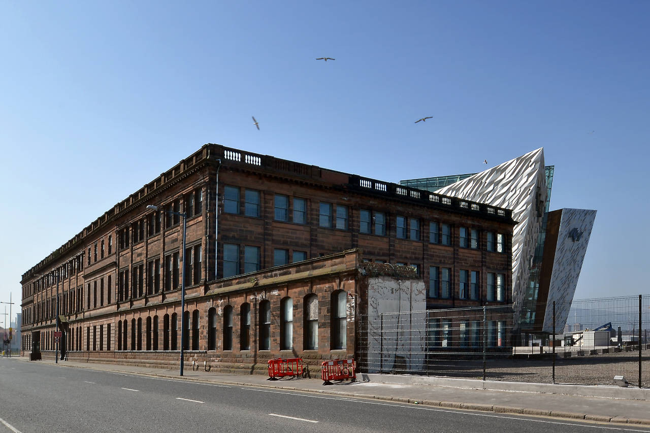 MARI SIMAK Mengintip Bentuk Arsitektur Museum Titanic