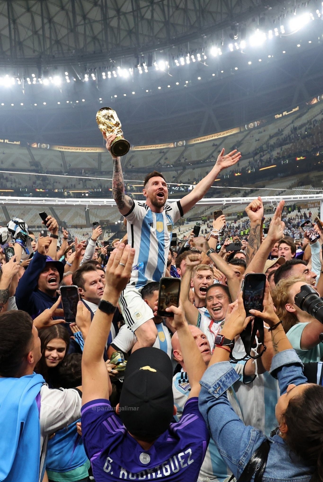 Kumpulan Meme Iwan Bule Ikut Rayakan Kemenangan Argentina