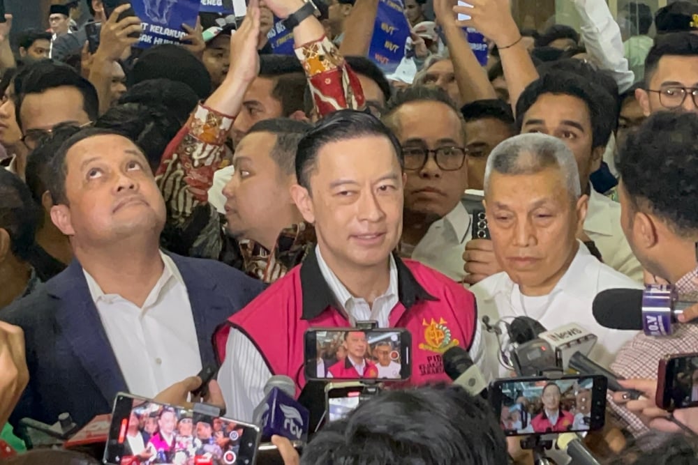 Pendukung Serukan 'Free, Free Tom Lembong' Usai Vonis 4,5 Tahun