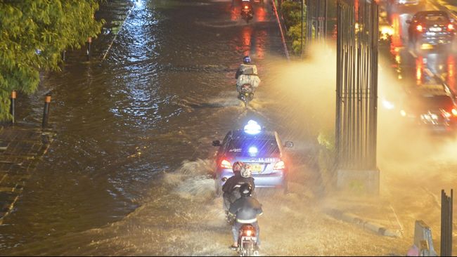 &#91;Genangan - Cuma Genangan&#93; Banjir dan Macet Sambut Pagi Awal Pekan di Jakarta
