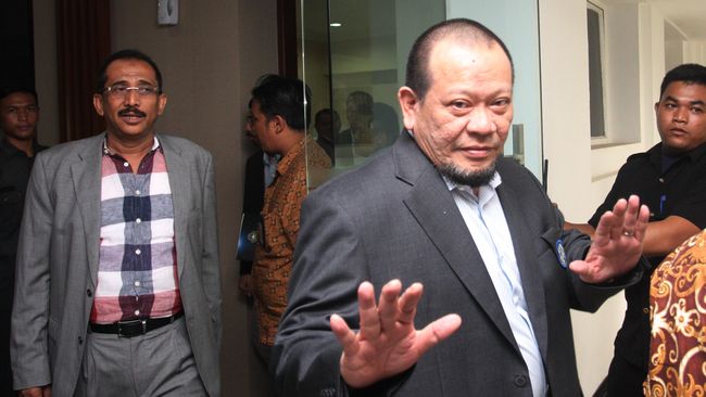 > La Nyalla Matalitti Dinyatakan Jaksa Sebagai Buronan <