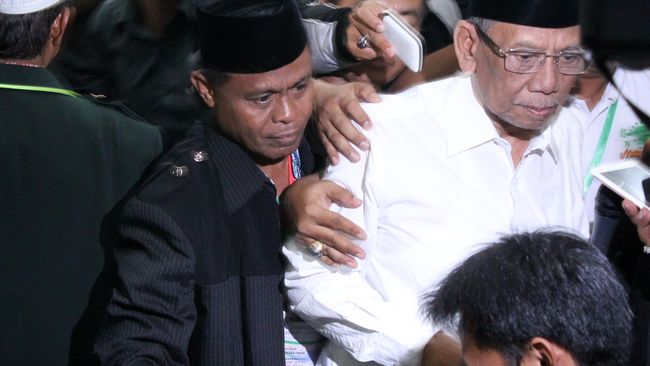 "Kiai Politik" Hasyim Muzadi Tolak Hasil Muktamar NU. Mau bikin "NU-Perjuangan"?
