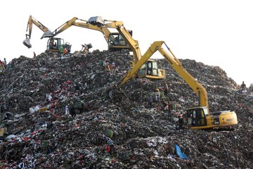Bekasi Keluhkan Volume Sampah di TPA Sumurbatu