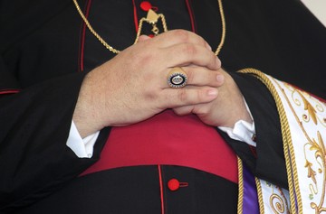 Vatikan: Uskup Tak Perlu Laporkan Pelecehan Anak