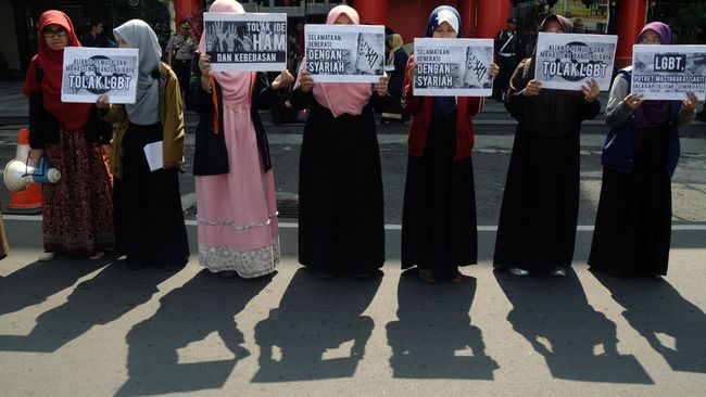 Sikap Tegas &amp; Hukuman thd LGBT: RI Tertinggal Jauh Dibanding 3 Negara ASEAN